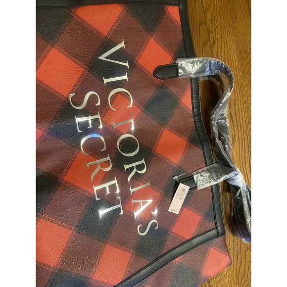 New Victoria’s Secret Black Friday 2021 Weekender Tote Bag in Black & Red Check - Picture 3 of 8